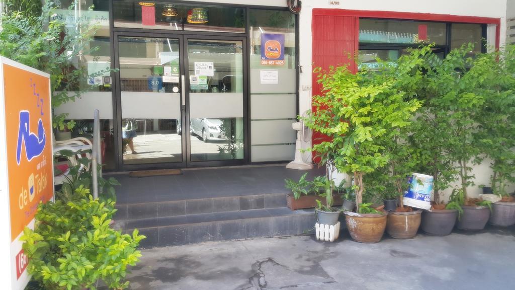 De Talak Hostel Bangkok Exterior photo