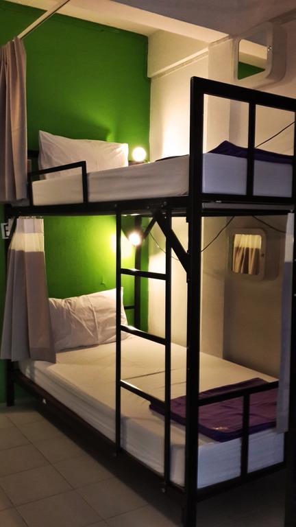 De Talak Hostel Bangkok Exterior photo