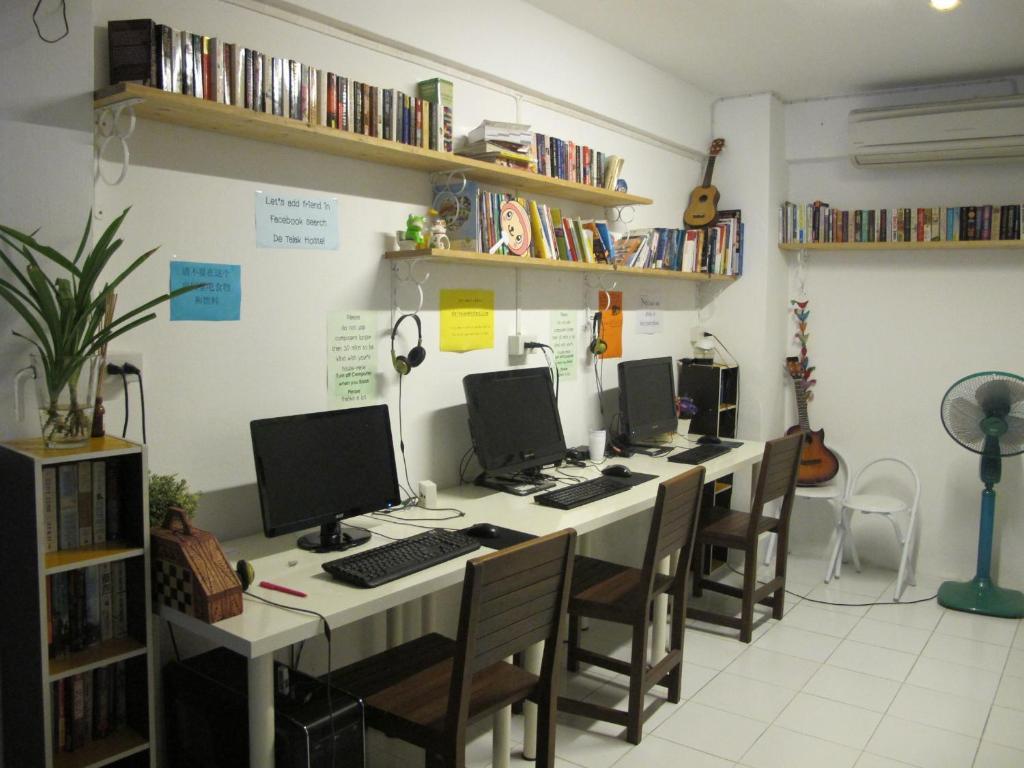 De Talak Hostel Bangkok Exterior photo