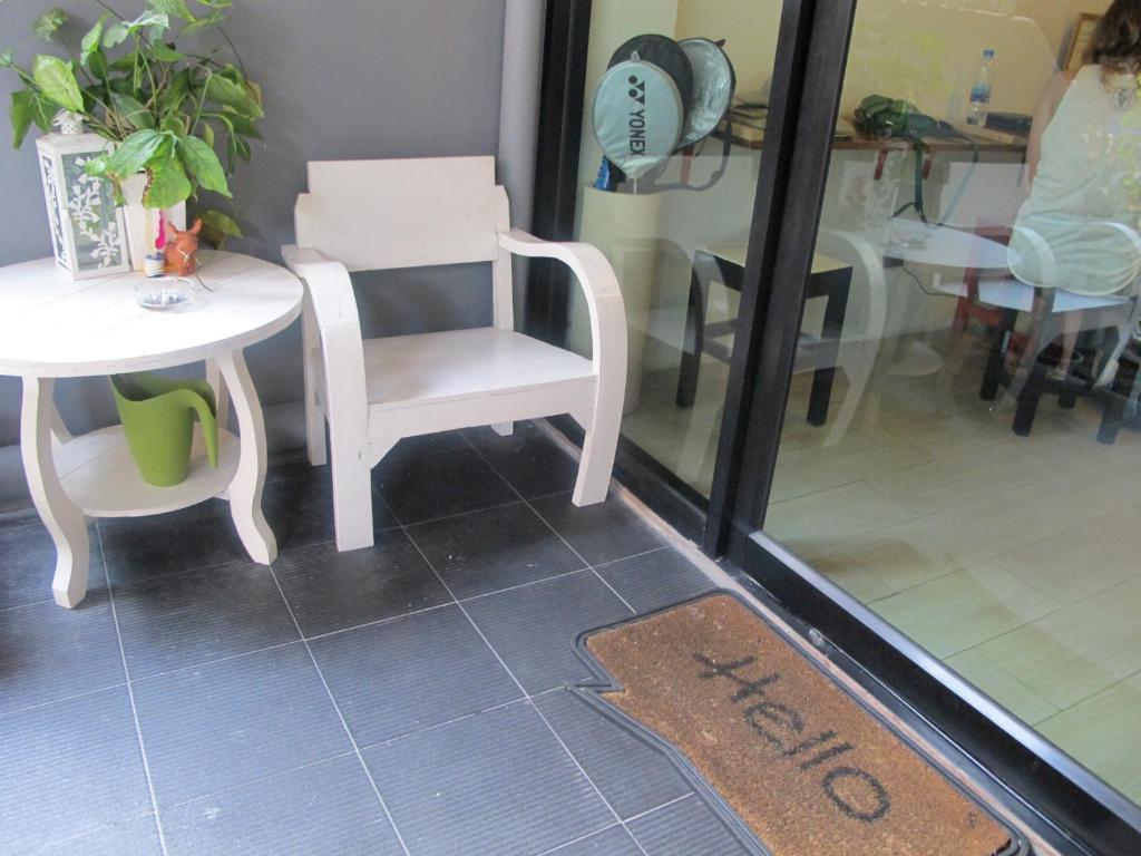De Talak Hostel Bangkok Exterior photo