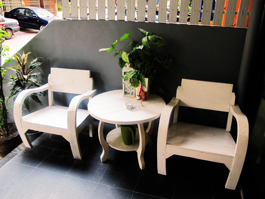 De Talak Hostel Bangkok Exterior photo