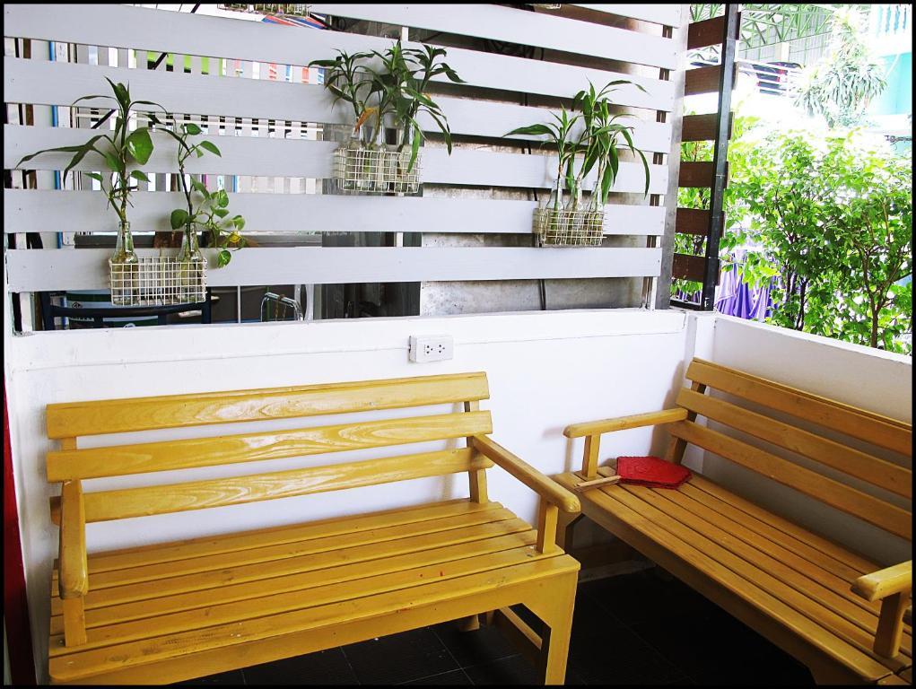 De Talak Hostel Bangkok Exterior photo