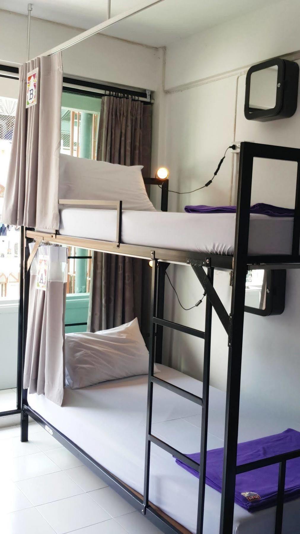De Talak Hostel Bangkok Exterior photo