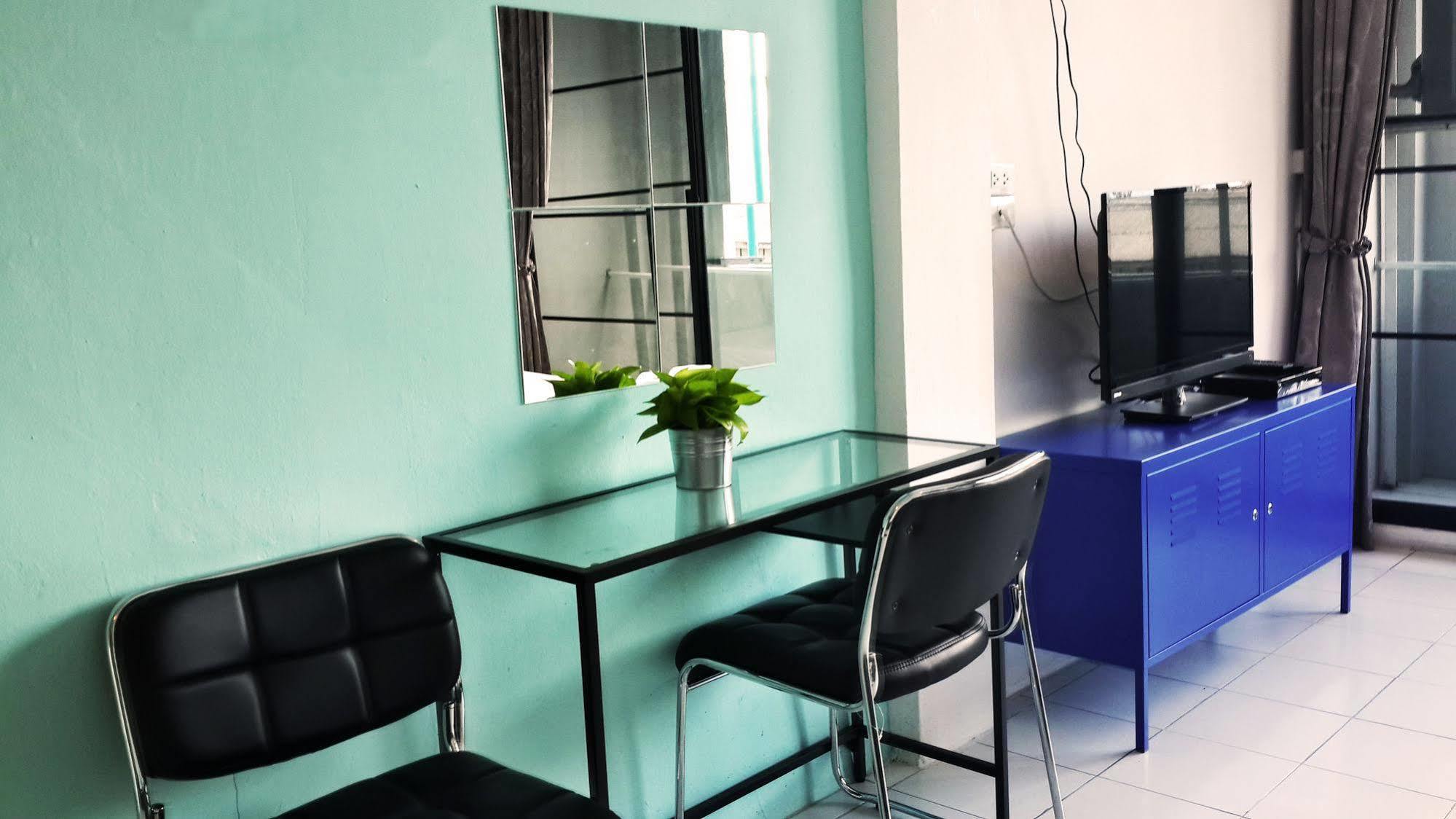 De Talak Hostel Bangkok Exterior photo
