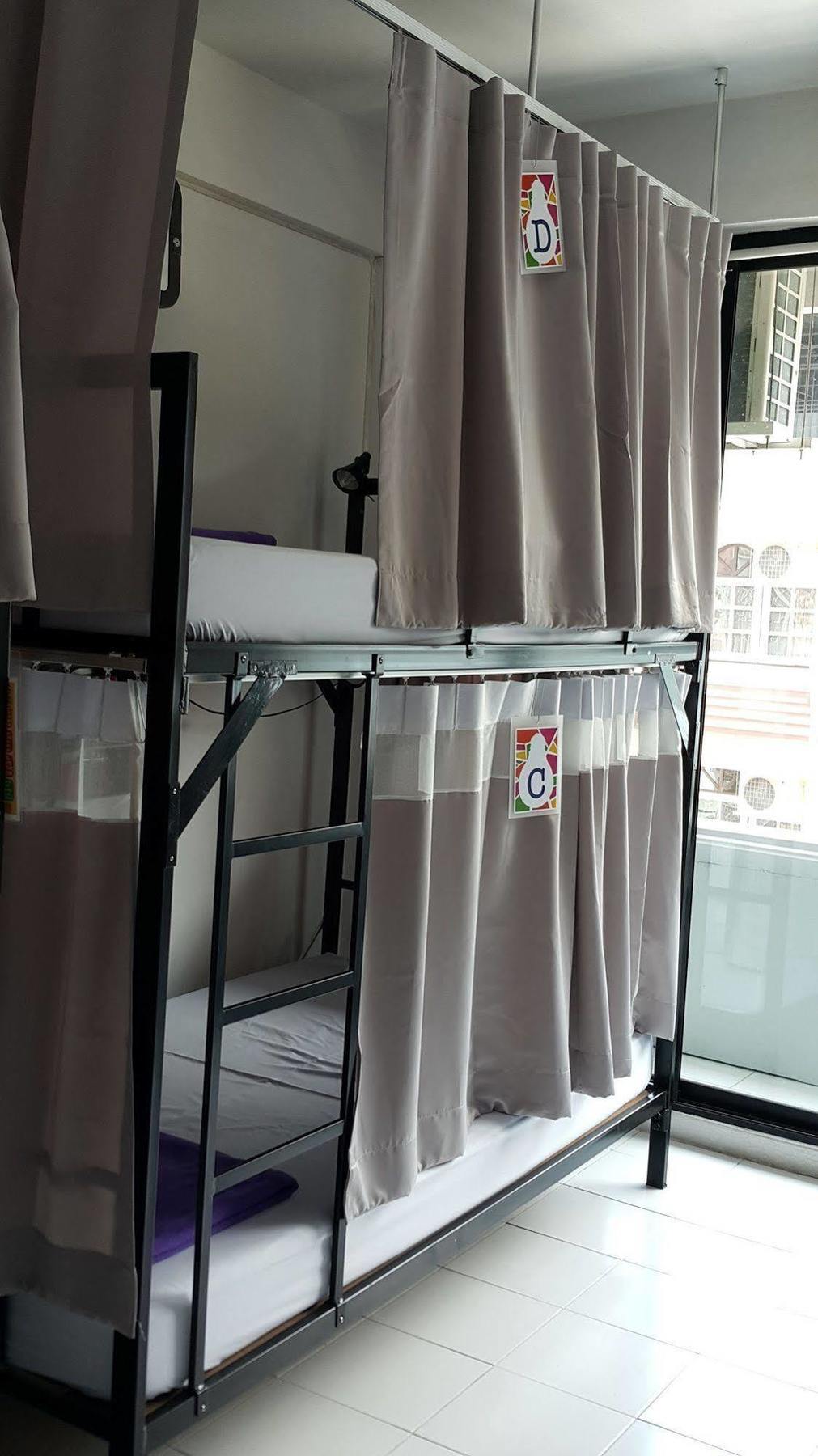 De Talak Hostel Bangkok Exterior photo